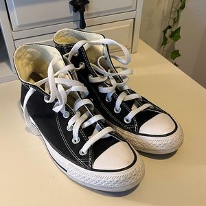 High top black converse mens 5/women’s 7